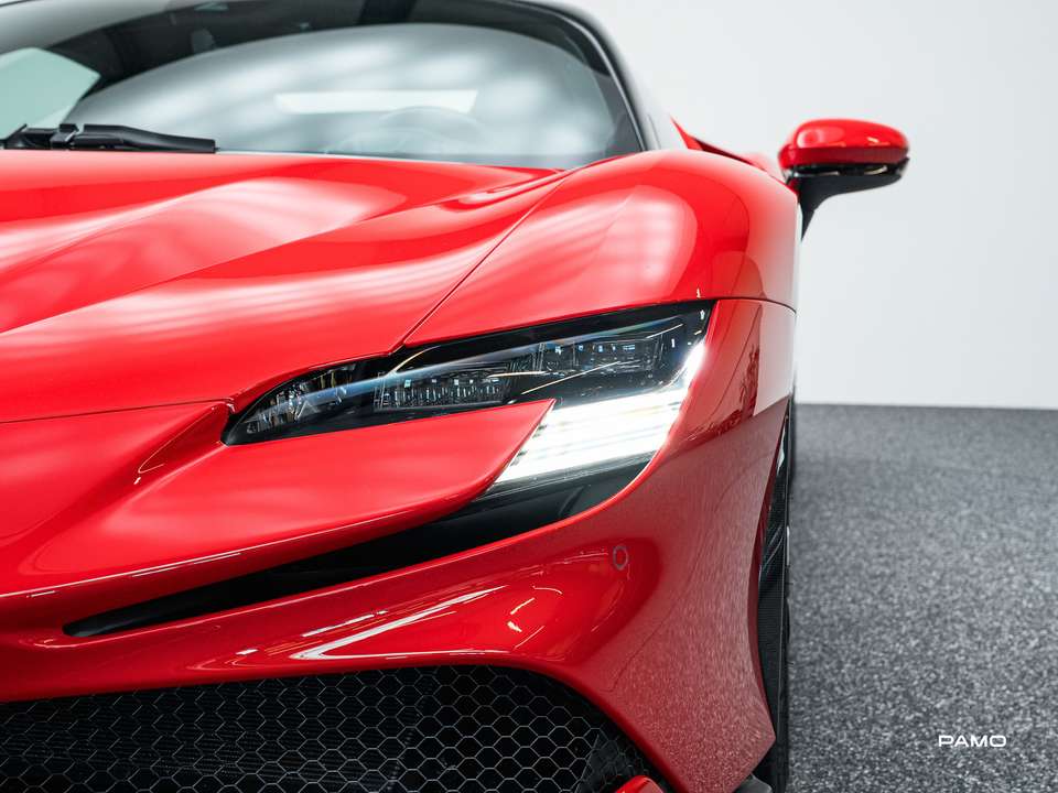 Ferrari SF90 Stradale - Imagem 9