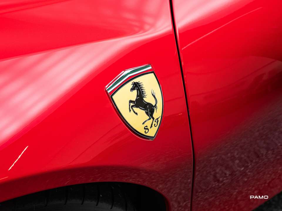 Ferrari SF90 Stradale - Imagem 12