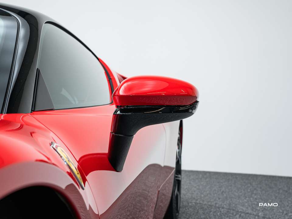 Ferrari SF90 Stradale - Imagem 13