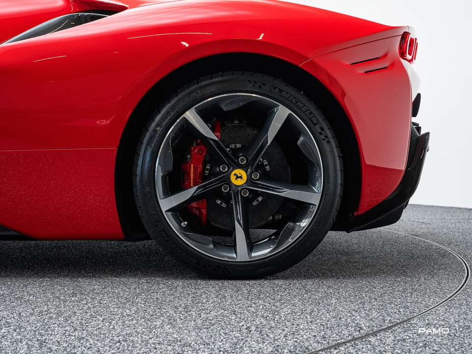 Ferrari SF90 Stradale - Imagem 15