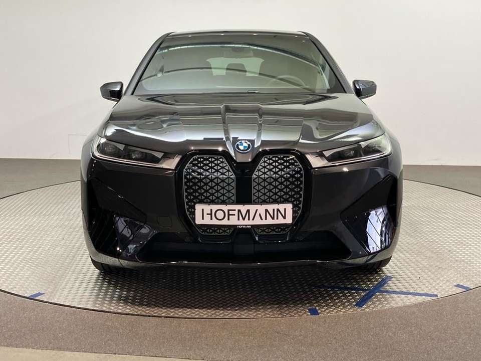 BMW iX - Imagem 2