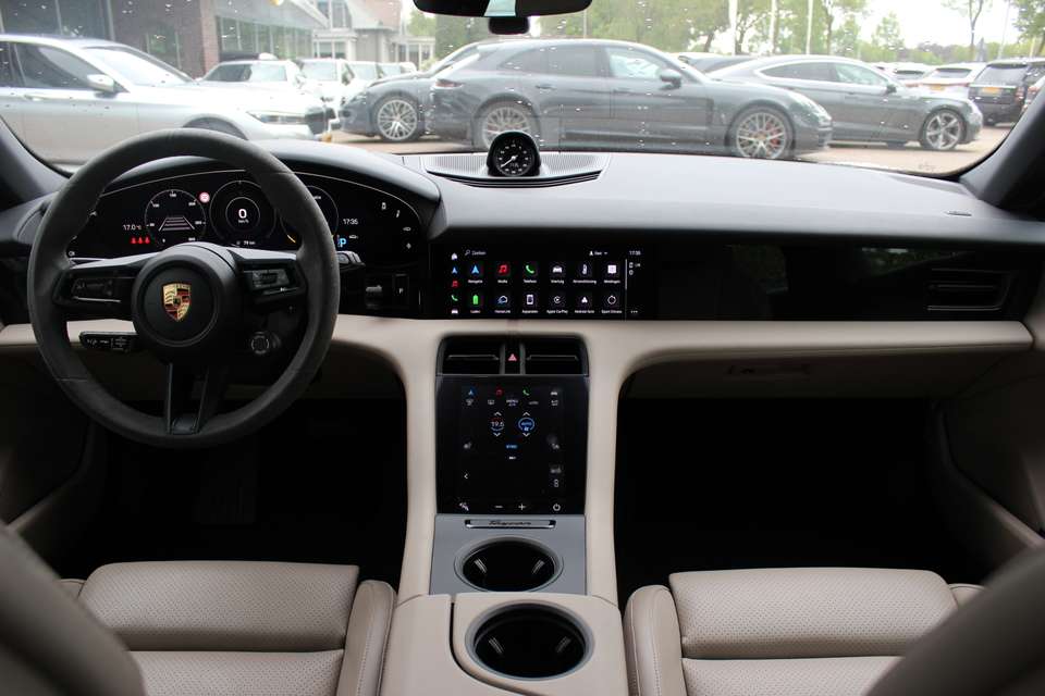 Porsche Taycan - Imagem 3
