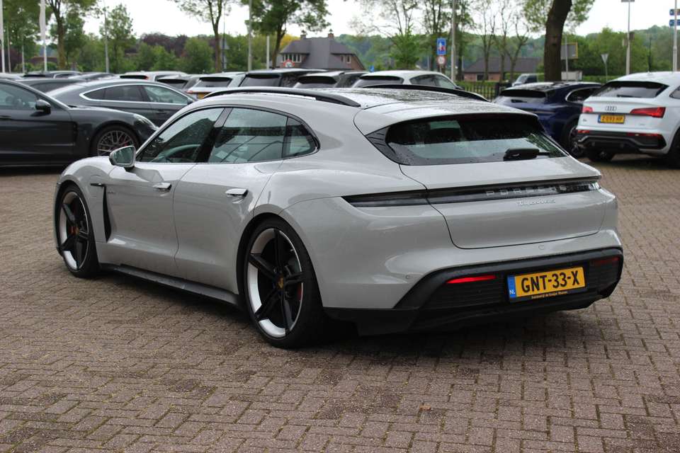 Porsche Taycan - Imagem 4