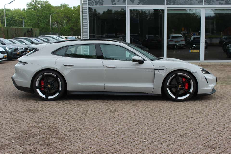 Porsche Taycan - Imagem 6