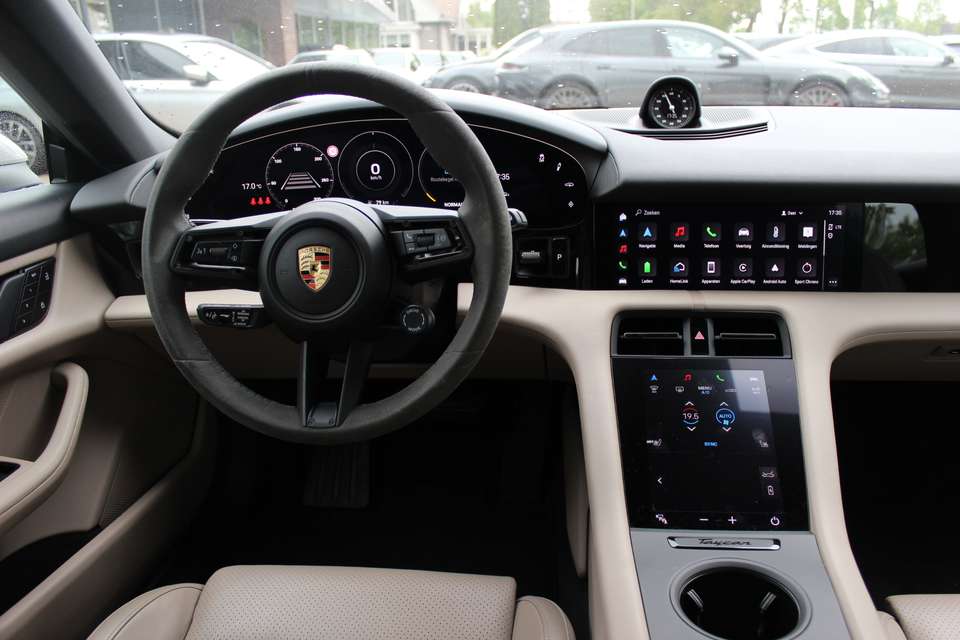 Porsche Taycan - Imagem 10