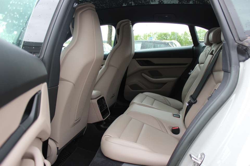 Porsche Taycan - Imagem 12