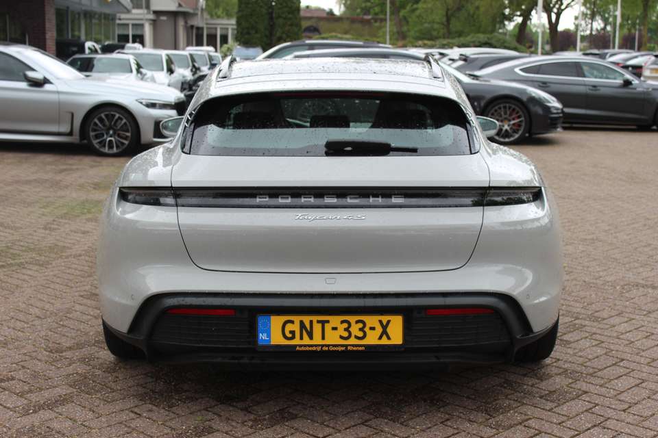 Porsche Taycan - Imagem 16