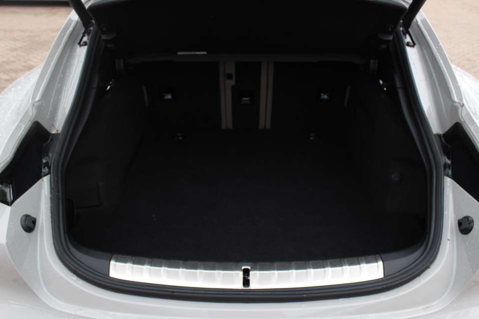Porsche Taycan - Imagem 17