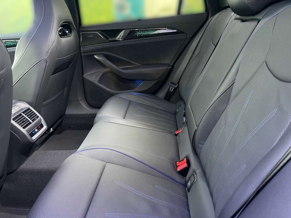 Volkswagen Passat Variant - Imagem 14
