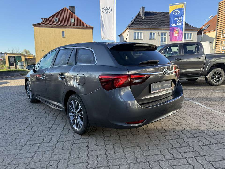 Toyota Avensis - Imagem 2