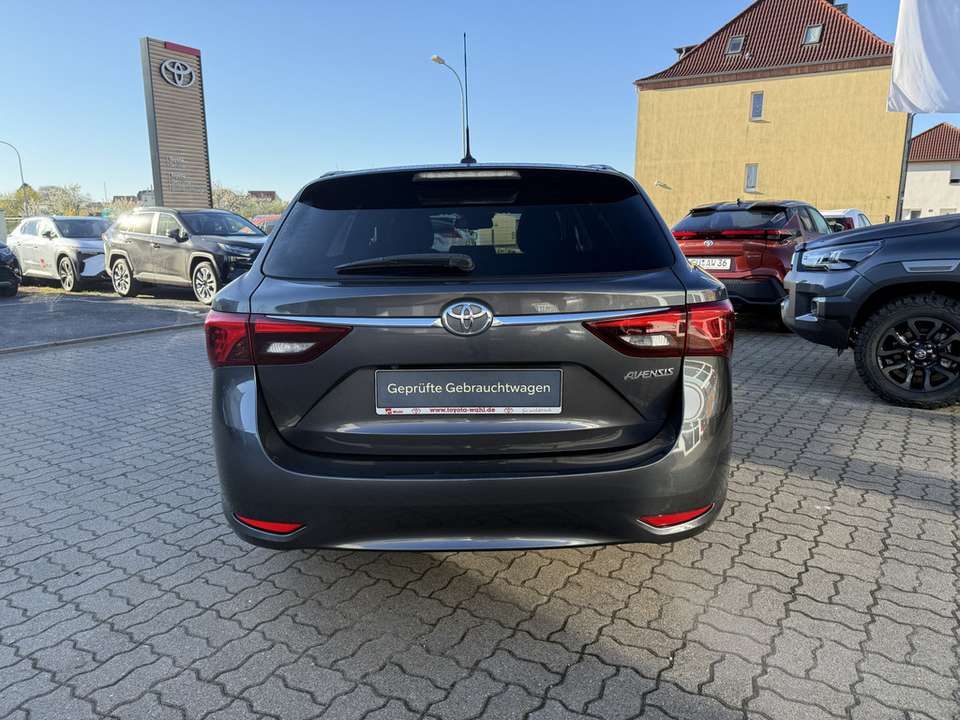 Toyota Avensis - Imagem 4