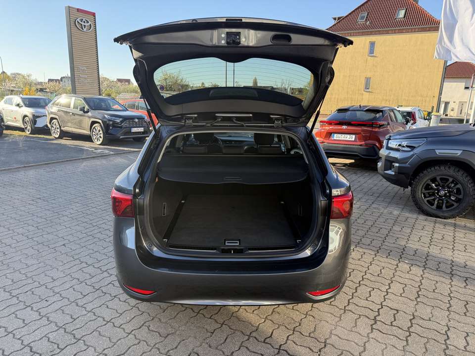 Toyota Avensis - Imagem 11