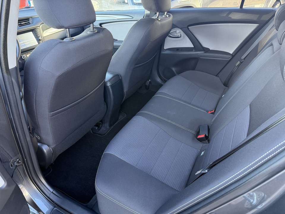 Toyota Avensis - Imagem 13