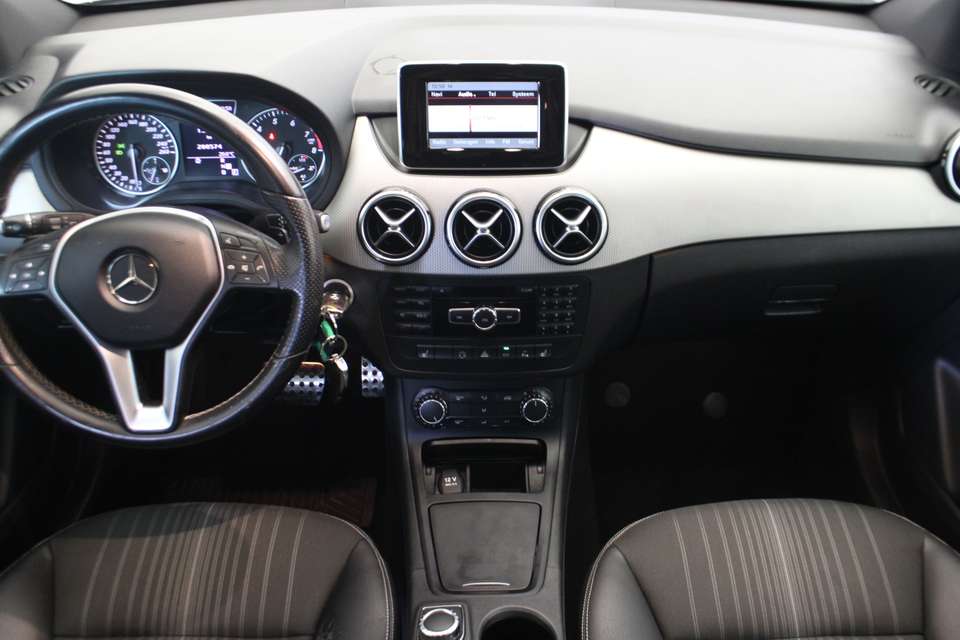 Mercedes-Benz B 180 - Imagem 9