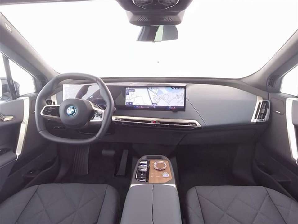 BMW iX - Imagem 7