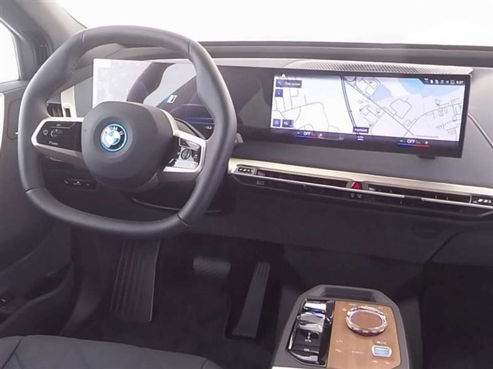 BMW iX - Imagem 8