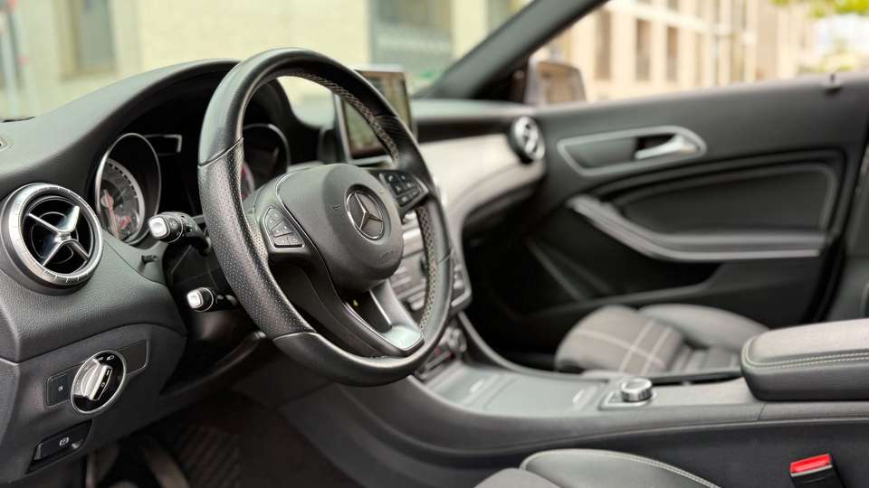 Mercedes-Benz CLA 180 - Imagem 8