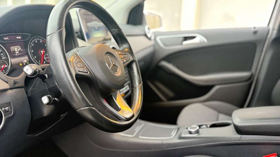 Mercedes-Benz B 180 - Imagem 9