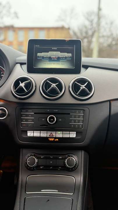 Mercedes-Benz B 180 - Imagem 12