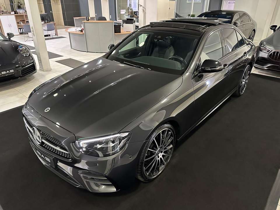 Mercedes-Benz E 220 - Imagem 1