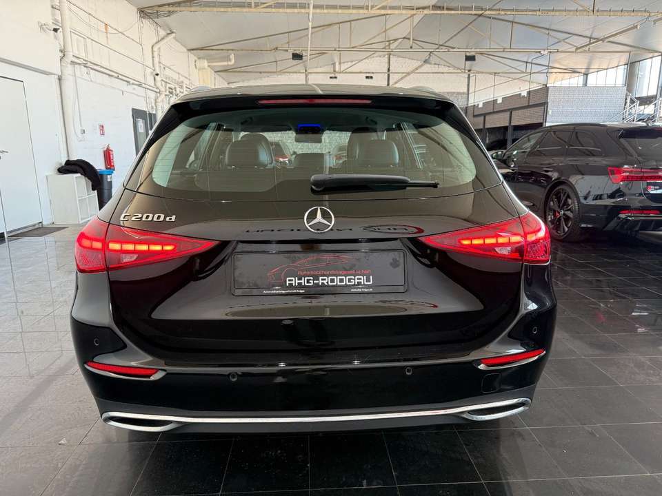 Mercedes-Benz C 200 - Imagem 10
