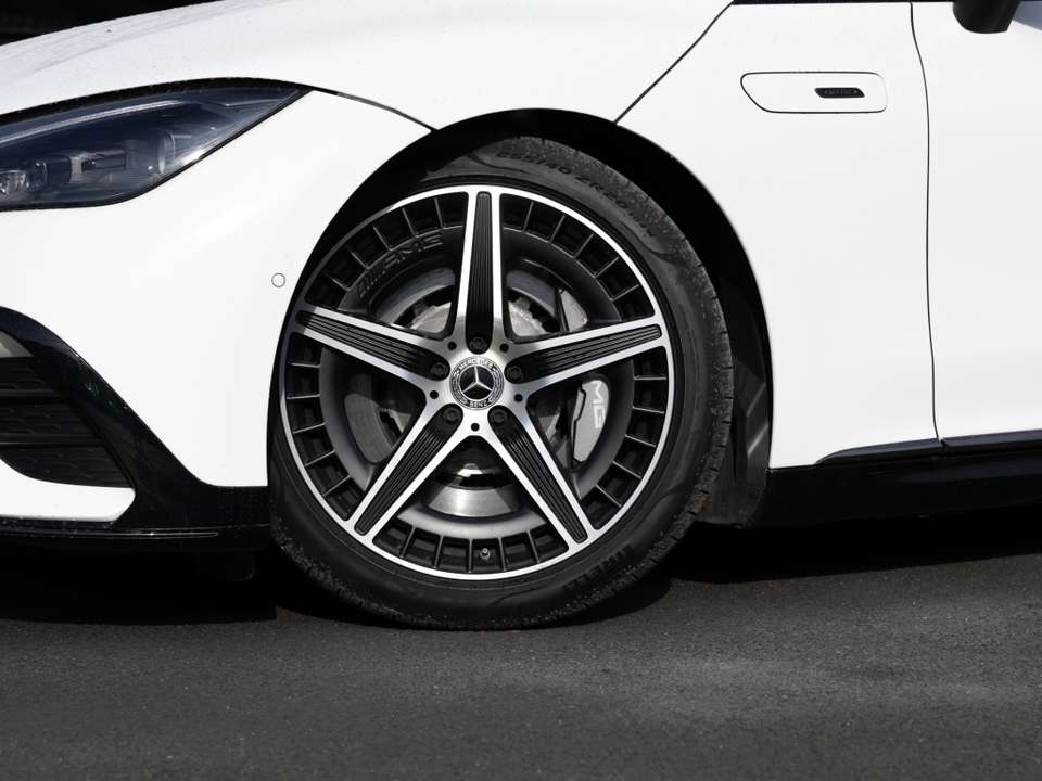 Mercedes-Benz EQE 53 - Imagem 6