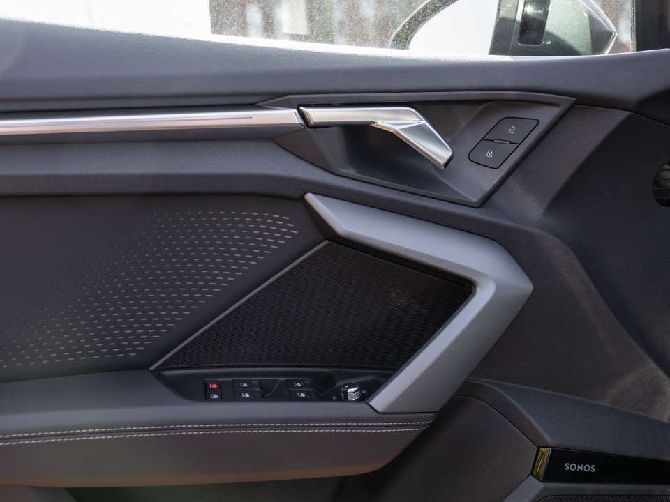 Mercedes-Benz EQE SUV - Imagem 12