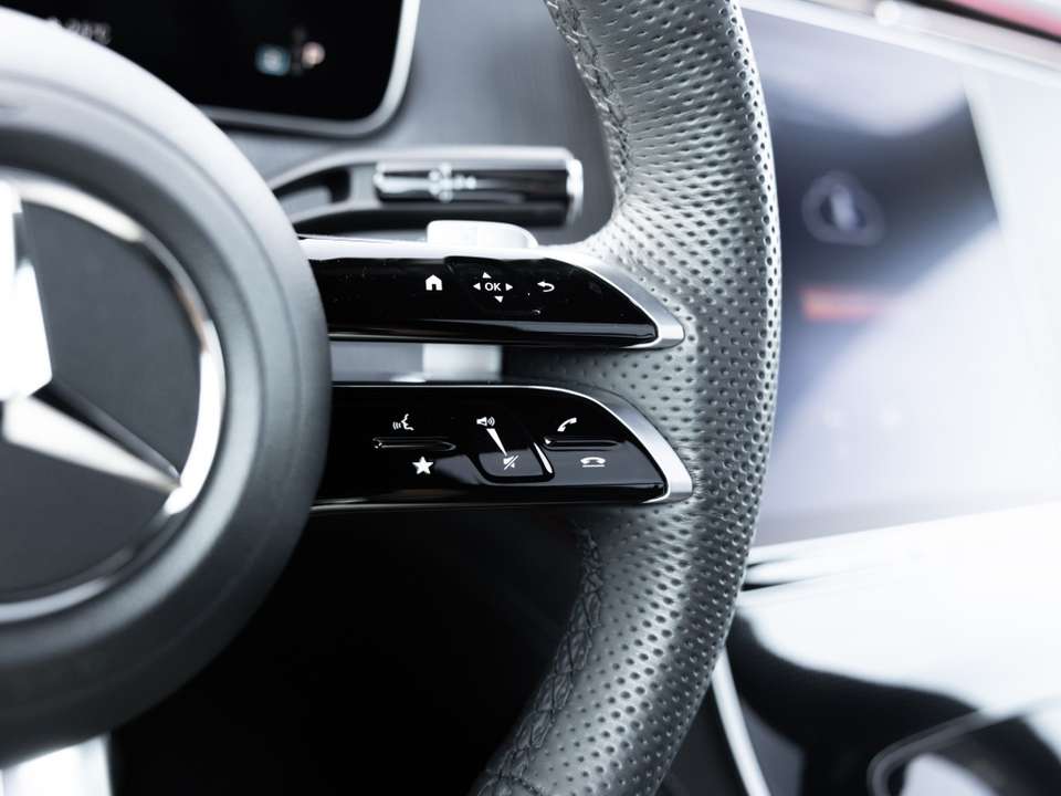 Mercedes-Benz EQE SUV - Imagem 14
