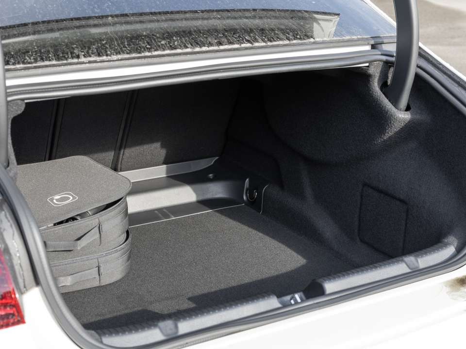 Mercedes-Benz EQE 53 - Imagem 11