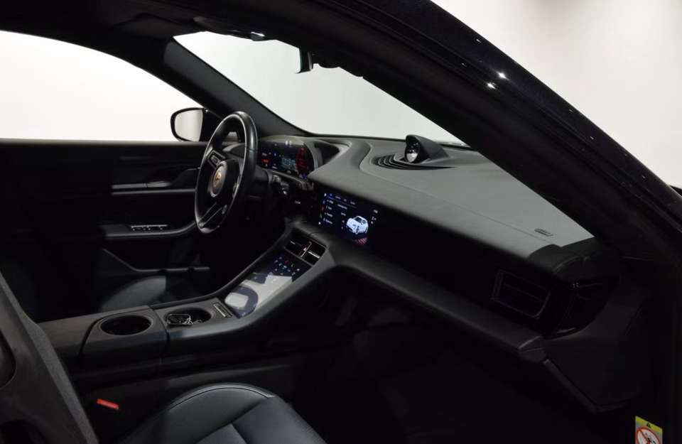 Porsche Taycan - Imagem 11