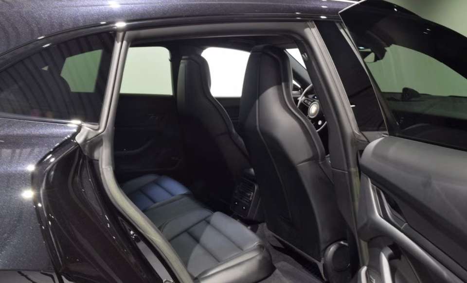 Porsche Taycan - Imagem 12