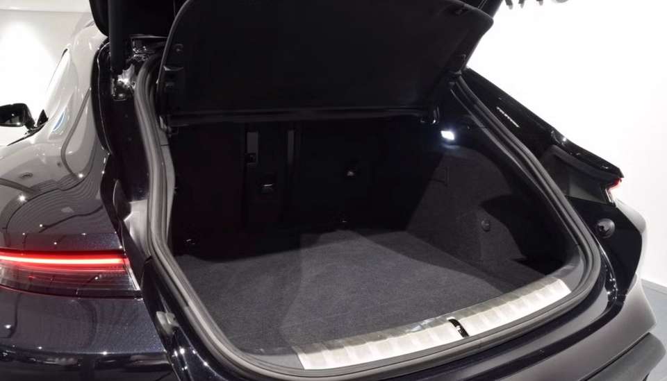 Porsche Taycan - Imagem 13