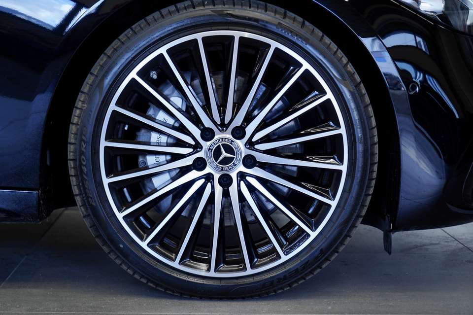 Mercedes-Benz C 300 - Imagem 8