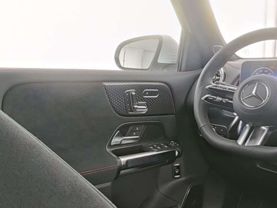 Mercedes-Benz EQB 350 - Imagem 9