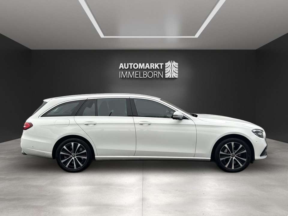 Mercedes-Benz E 300 - Imagem 11