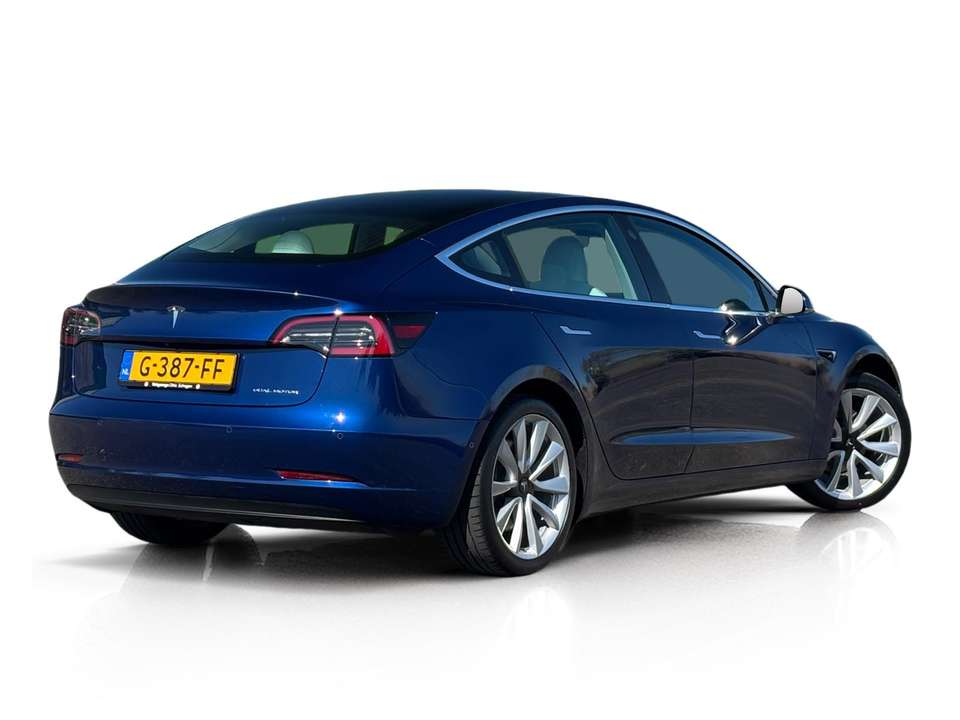 Tesla Model 3 - Imagem 2