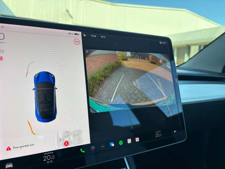 Tesla Model 3 - Imagem 9