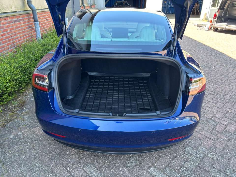 Tesla Model 3 - Imagem 16