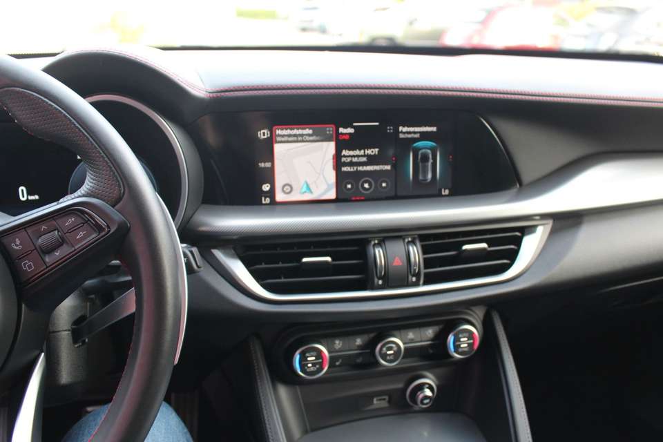 Alfa Romeo Stelvio - Imagem 10