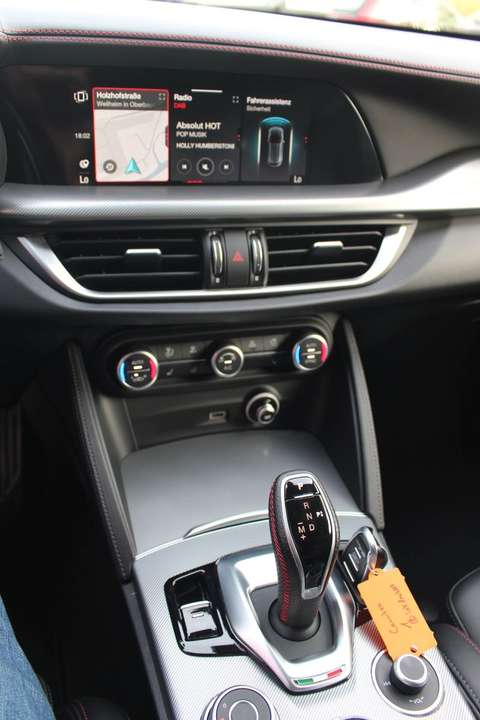 Alfa Romeo Stelvio - Imagem 11