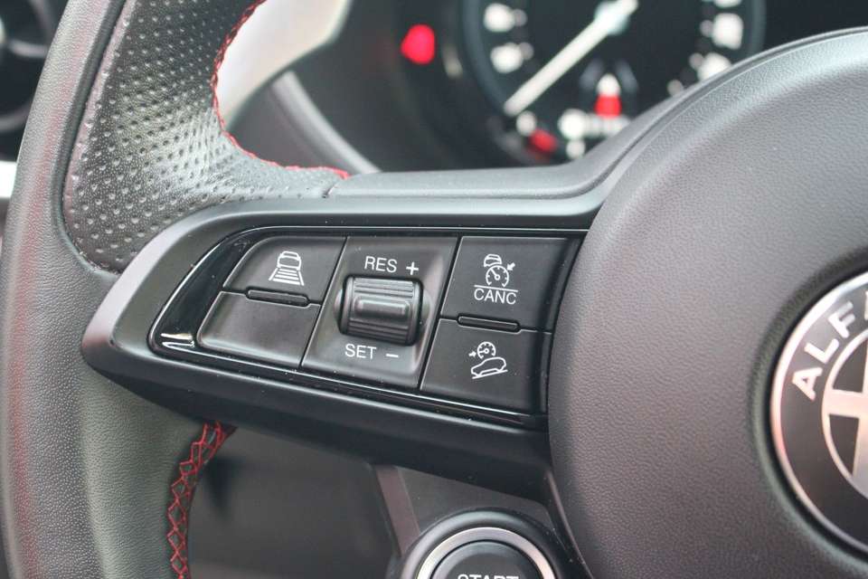 Alfa Romeo Stelvio - Imagem 13