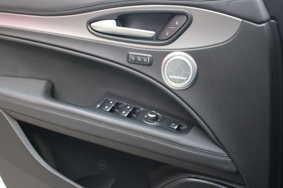 Alfa Romeo Stelvio - Imagem 15