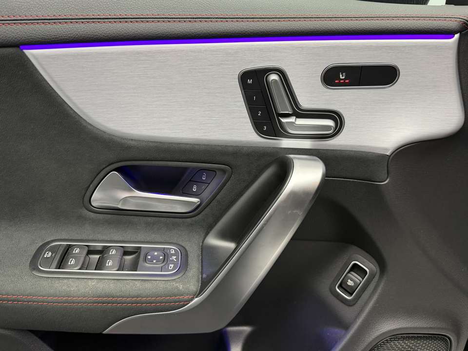 Mercedes-Benz CLA 180 - Imagem 11