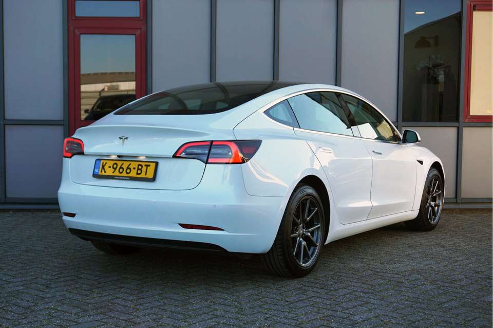 Tesla Model 3 - Imagem 2