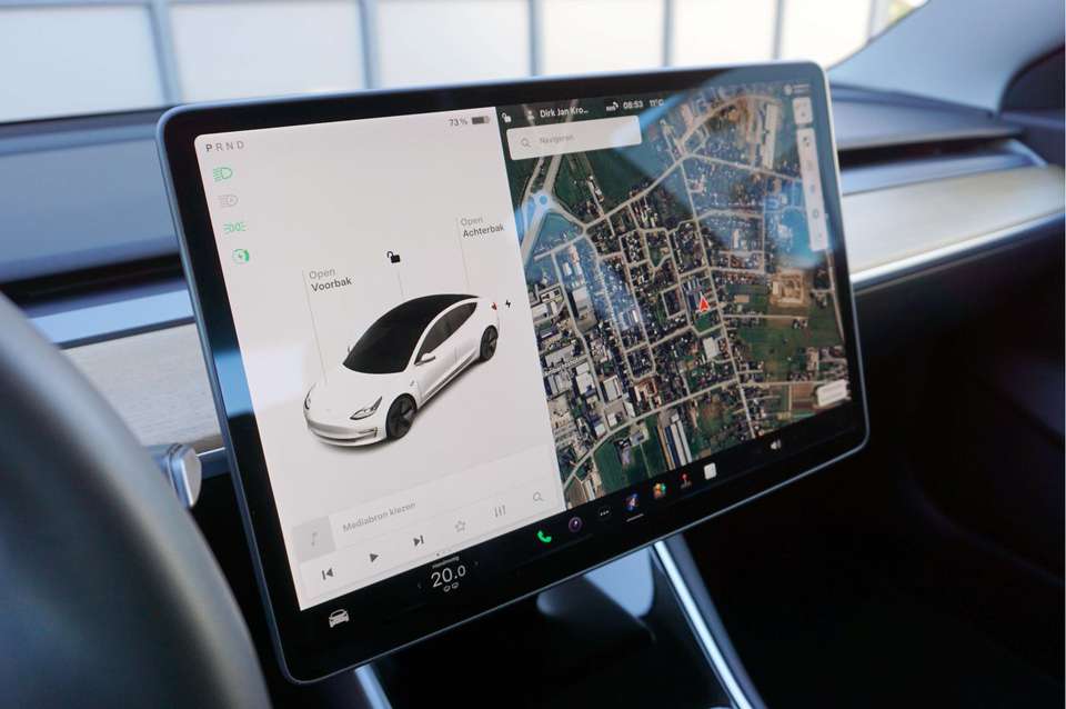 Tesla Model 3 - Imagem 15