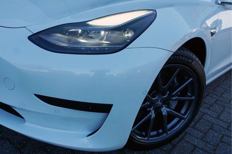 Tesla Model 3 - Imagem 16