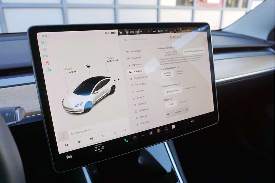 Tesla Model 3 - Imagem 19