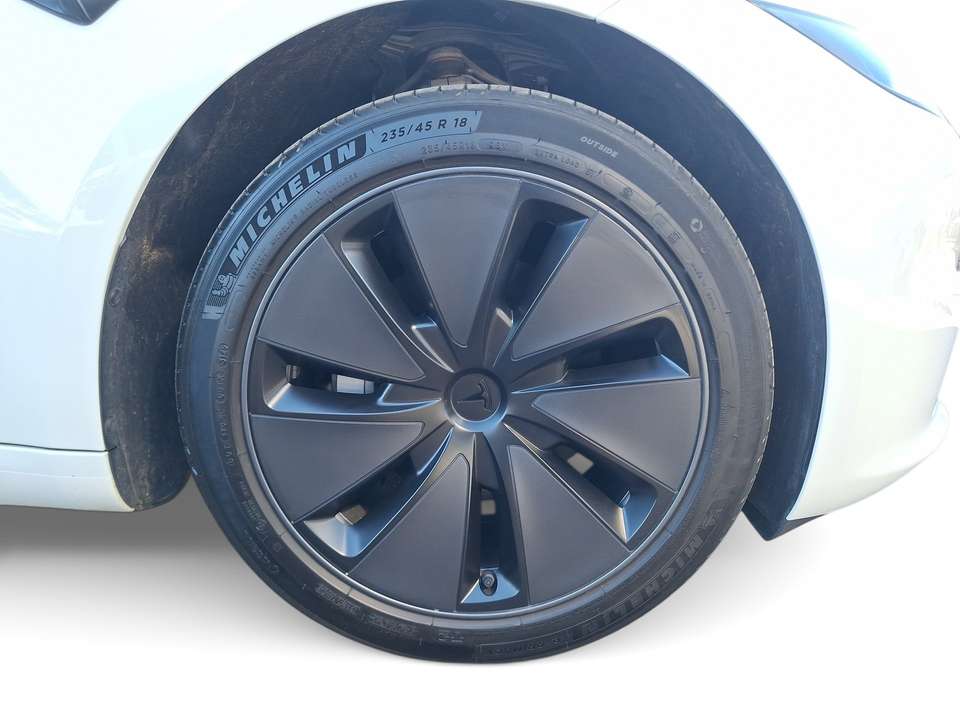 Tesla Model 3 - Imagem 12