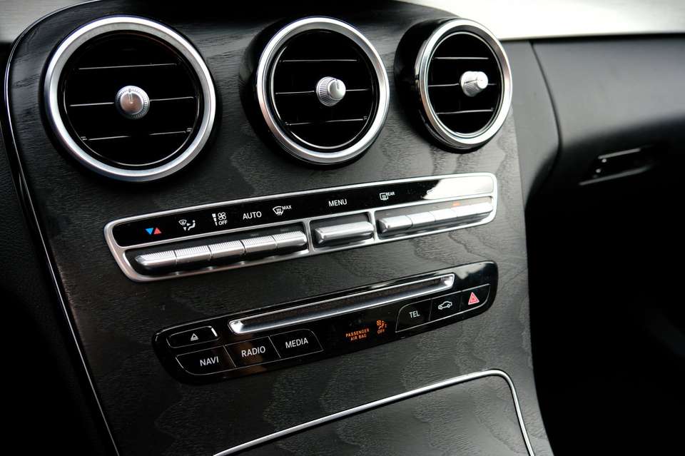 Mercedes-Benz C 180 - Imagem 13