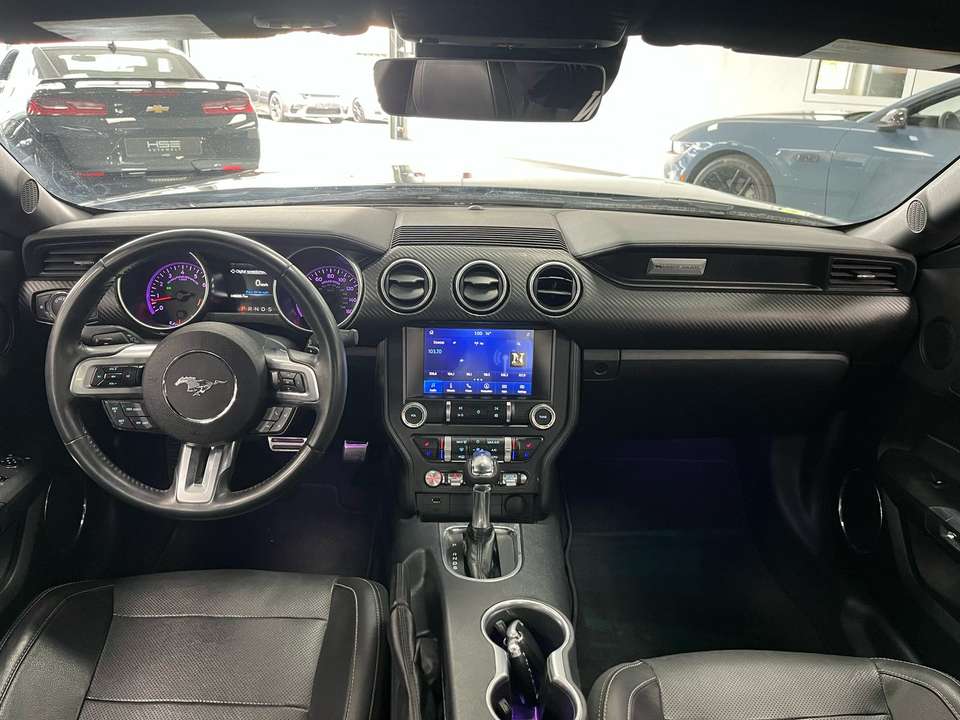 Ford Mustang - Imagem 12